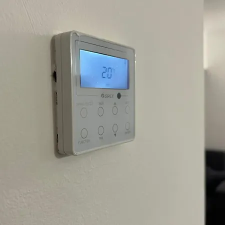 Apartment Abruzzi S&s, Graziosa, Accanto Metropolitana Cologno Sud M2, Con Parcheggio Gratuito In Strada Cologno Monzese