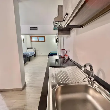 Abruzzi S&s, Graziosa, Accanto Metropolitana Cologno Sud M2, Con Parcheggio Gratuito In Strada Apartment