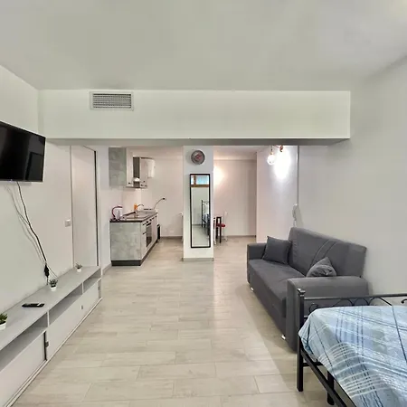 Abruzzi S&s, Graziosa, Accanto Metropolitana Cologno Sud M2, Con Parcheggio Gratuito In Strada Apartment