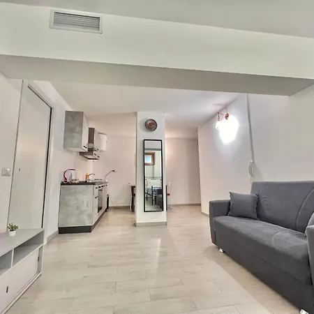 Apartment Abruzzi S&s, Graziosa, Accanto Metropolitana Cologno Sud M2, Con Parcheggio Gratuito In Strada *