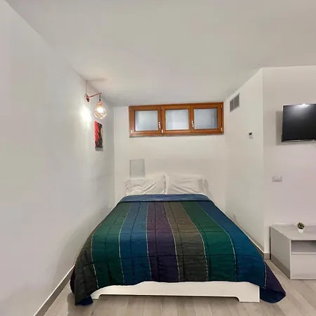 Abruzzi S&s, Graziosa, Accanto Metropolitana Cologno Sud M2, Con Parcheggio Gratuito In Strada Apartment