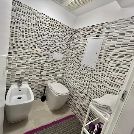 Abruzzi S&s, Graziosa, Accanto Metropolitana Cologno Sud M2, Con Parcheggio Gratuito In Strada Apartment *