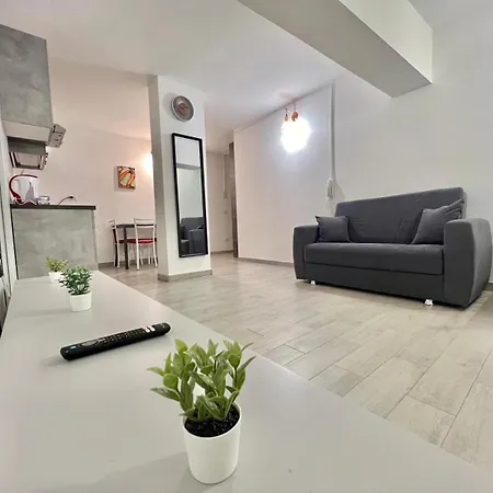 Abruzzi S&s, Graziosa, Accanto Metropolitana Cologno Sud M2, Con Parcheggio Gratuito In Strada Apartment