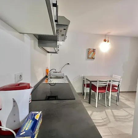 Abruzzi S&s, Graziosa, Accanto Metropolitana Cologno Sud M2, Con Parcheggio Gratuito In Strada Apartment *