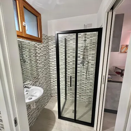 Apartment Abruzzi S&s, Graziosa, Accanto Metropolitana Cologno Sud M2, Con Parcheggio Gratuito In Strada Cologno Monzese