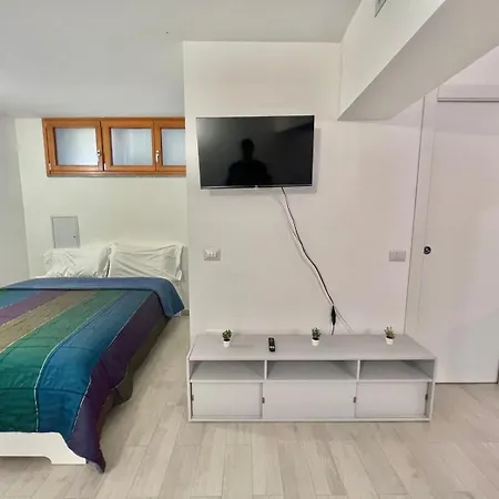 Apartment Abruzzi S&s, Graziosa, Accanto Metropolitana Cologno Sud M2, Con Parcheggio Gratuito In Strada Cologno Monzese