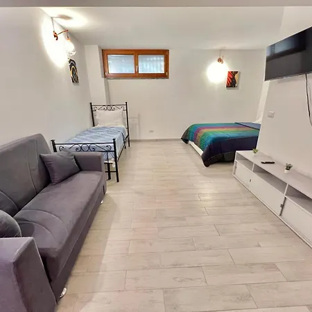 Abruzzi S&s, Graziosa, Accanto Metropolitana Cologno Sud M2, Con Parcheggio Gratuito In Strada *