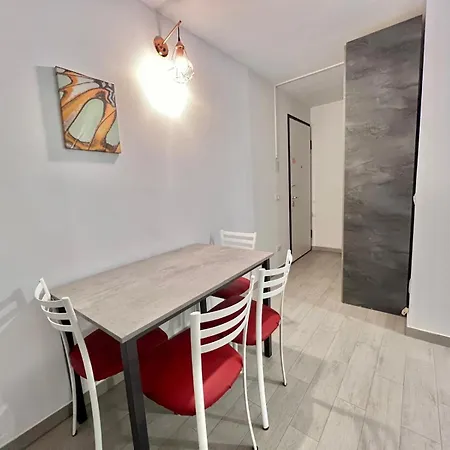 Abruzzi S&s, Graziosa, Accanto Metropolitana Cologno Sud M2, Con Parcheggio Gratuito In Strada * Cologno Monzese