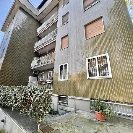 Abruzzi S&s, Graziosa, Accanto Metropolitana Cologno Sud M2, Con Parcheggio Gratuito In Strada *