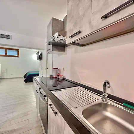 Abruzzi S&s, Graziosa, Accanto Metropolitana Cologno Sud M2, Con Parcheggio Gratuito In Strada Cologno Monzese