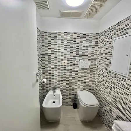 Abruzzi S&s, Graziosa, Accanto Metropolitana Cologno Sud M2, Con Parcheggio Gratuito In Strada Apartment